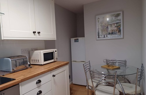 Dunstable Apartment | White Door Malt - Huku Kwetu