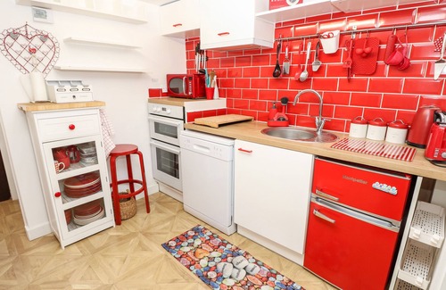 Lake Cottage | WHITE HAVEN, pet friendly, character holiday cottage in Sandown