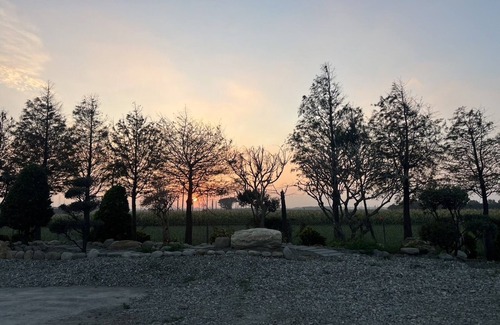 Dongshi Bed & Breakfast | White Horse & Star Garden Inn