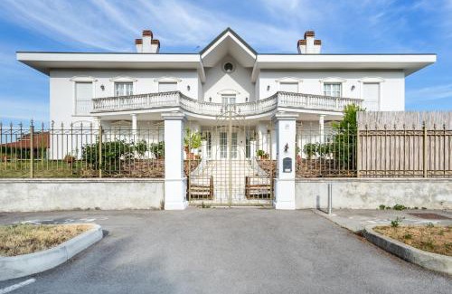 Grancia Apartment | White House