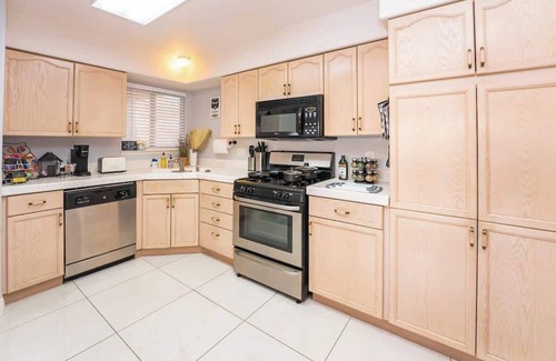 North Las Vegas House | White House: Modern 5BR w Shimmering Pool & Spa