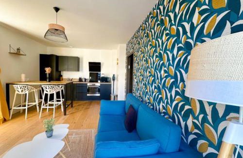 Henriville Apartment | White House - THE SUNNY avec TERRASSE et PARKING privé - 20 min CENTRE