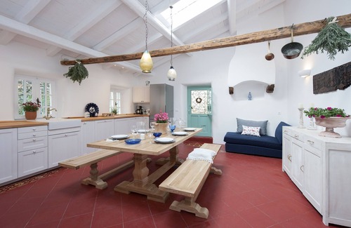 Ano Korakiana Villa | White Jasmine Cottage