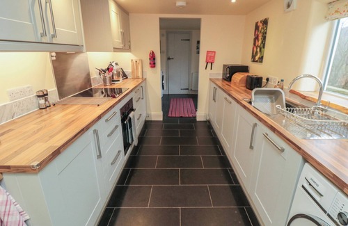 Broxa Cottage | WHITE LODGE COTTAGE, family friendly, with hot tub in Scalby