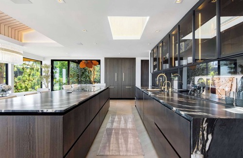 Hollywood Heights House | White Lotus by Stay Awhile Villas