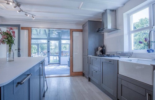 Narberth House | White Mill - 4 Bed Holiday Home - Lampeter Velfrey