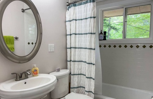 Intervale Ski Chalet | White Mountain Chalet | Minutes to Hiking + Rivers