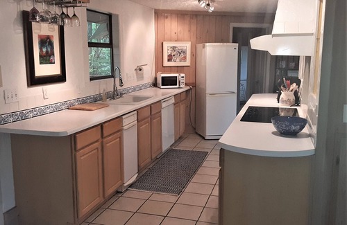 Black Mountain House | "White Oak Hideaway" - Very Private, Huge Deck, and Lake View