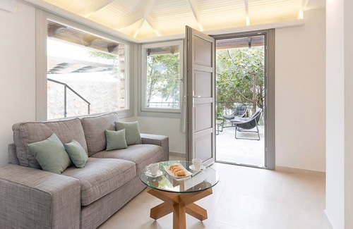 Sivota House | White Orchid Calanthe