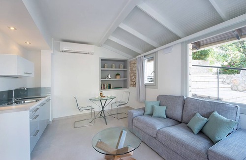 Sivota House | White Orchid Calanthe