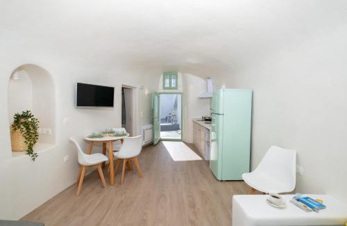 Pyrgos Villa | White Orchid Cave House & Studio