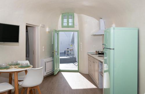 Pyrgos Villa | White Orchid Cave House & Studio