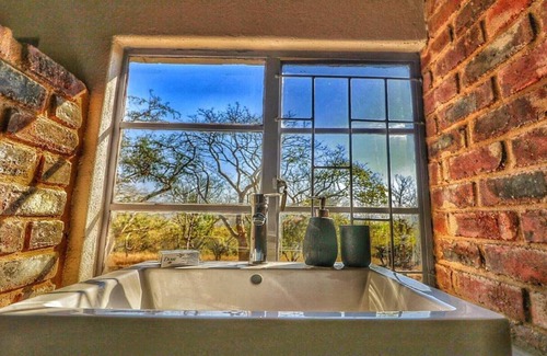 Nelspruit Cabin | White rock self-catering guest suites. Unit 2