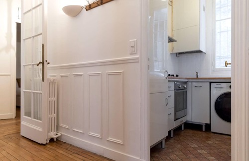 Montmartre Apartment | White Sacré Character, Light & Local Rhythm 2-Bedroom in Montmartre