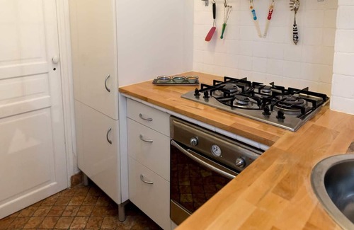 Montmartre Apartment | White Sacré Character, Light & Local Rhythm 2-Bedroom in Montmartre