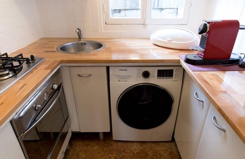 Montmartre Apartment | White Sacré Character, Light & Local Rhythm 2-Bedroom in Montmartre