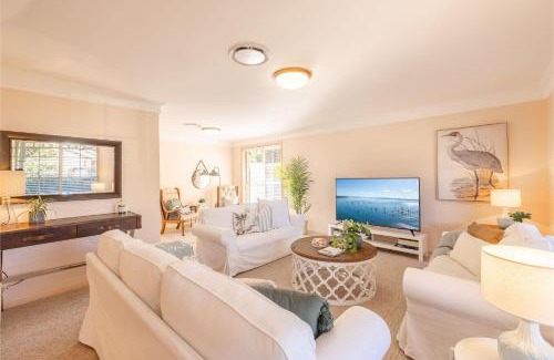 Fingal Bay House | White Sands, 14 Whitesands Road - Pet Friendly & Air Con