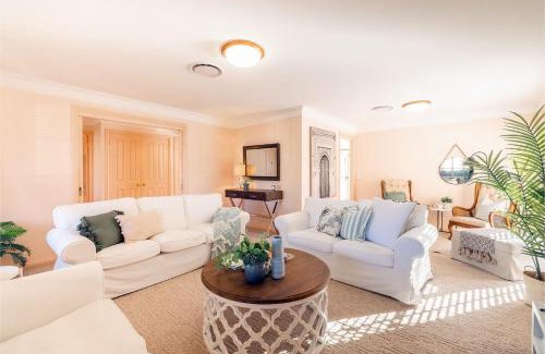 Fingal Bay House | White Sands, 14 Whitesands Road - Pet Friendly & Air Con