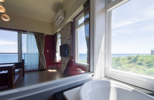 Shoufeng House | White Spray B&B