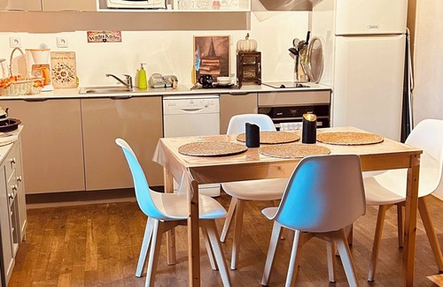 Fargues Cottage | white stone cottage very well restored, surrounded by nature, with swimming pool