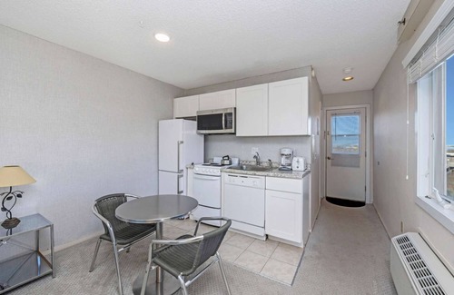 Napeague Apartment | White Studio Apt w/Balcony, Tub & Ocean view!