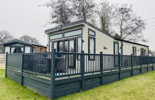 Allerthorpe Cabin | White Swan Lodge
