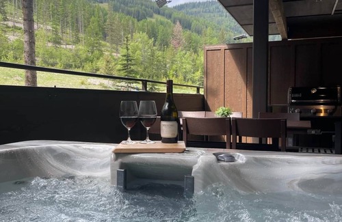Whitefish Ski Chalet | Whitefish Slopeside Condo Ski-in/Ski-out