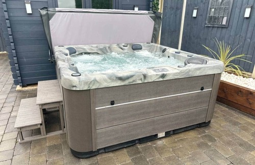 Sherwood Forest House | Whitehaven Holiday Bungalow with hot tub