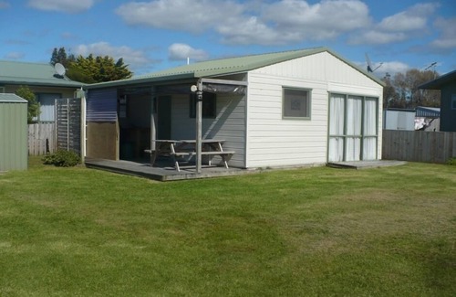 Whitianga House | Whiti Beach Cottage- family and pet friendly