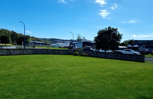 Whitianga House | Whiti Beach Cottage- family and pet friendly