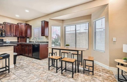 Avondale House | Whitton House | Hot Tub + Fire Pit + Pets OK