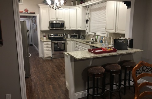 Rose Park House | Whole House Sleeps 10 6 min from Airport|Downtown