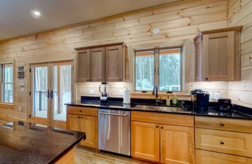 Beaver Cove Cabin | Wicked Moose Cabin* Waterfront*Sleeps 12* Hottub*
