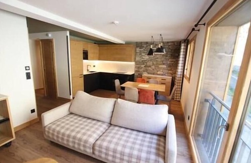 La Rosiere Apartment | Wifi, 100m from ski slopes, 3rd floor, swimming pool, sauna, hammam, tv, ski locker, 68m²