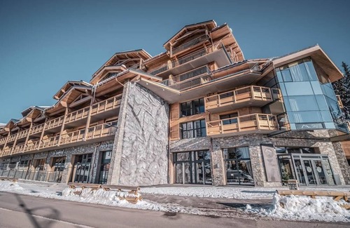 La Rosiere Apartment | Wifi, 100m from ski slopes, 3rd floor, swimming pool, sauna, hammam, tv, ski locker, 68m²