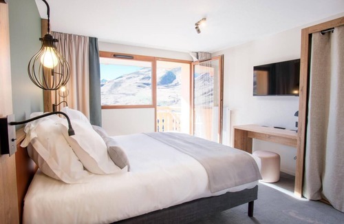 Mont-de-Lans Hotel | Wifi, 10m from ski slopes, swimming pool, sauna, tv, 27m², Les 2 Alpes