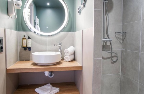 Mont-de-Lans Hotel | Wifi, 10m from ski slopes, swimming pool, sauna, tv, 27m², Les 2 Alpes