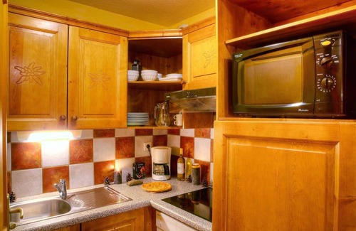 Lanslevillard Apartment | Wifi, 200m from ski slopes, fitness, sauna, balcony, parking, tv, ski locker, 36m², Val Cenis