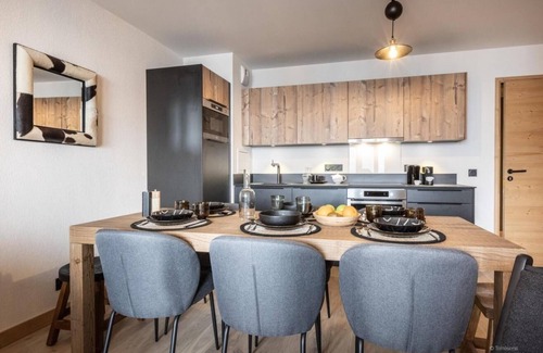 Montalbert Apartment | Wifi, 300m from ski slopes, view mountain, swimming pool, sauna, hammam, balcony, parking