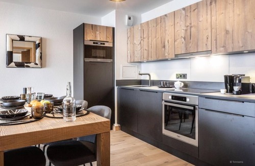 Montalbert Apartment | Wifi, 300m from ski slopes, view mountain, swimming pool, sauna, hammam, balcony, parking