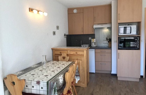 Correncon-en-Vercors Apartment | Wifi, 3rd floor, balcony, tv, ski locker, 25m², Villard de Lans
