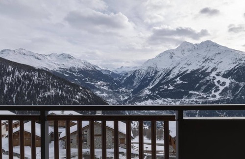 Les Eucherts Apartment | Wifi, ski-in/ski-out & foot of the slopes, fitness, swimming pool, balcony, parking, tv, ski locker