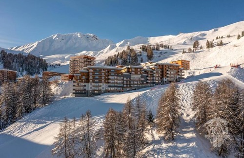 Plagne Centre Apartment | Wifi, ski-in/ski-out & foot of the slopes, view resort, swimming pool, balcony, parking, tv, 57m²