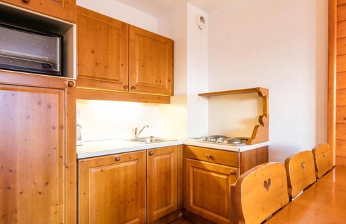 Valfrejus Apartment | Wifi, ski-in/ski-out & foot of the slopes, swimming pool, sauna, tv, ski locker, 32-36m², Valfréjus