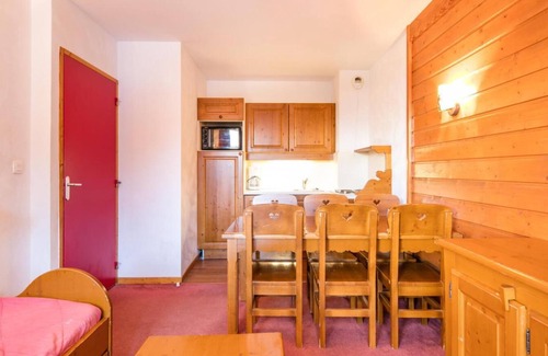 Valfrejus Apartment | Wifi, ski-in/ski-out & foot of the slopes, swimming pool, sauna, tv, ski locker, 32-36m², Valfréjus