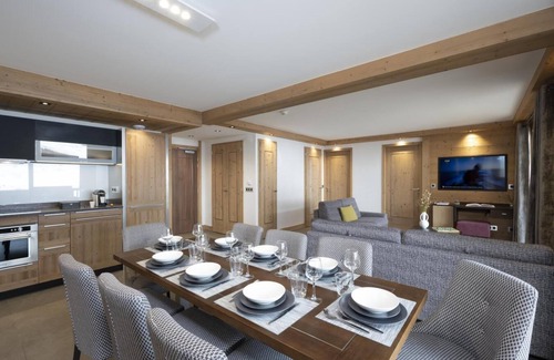 Les Avanchers-Valmorel Apartment | Wifi, ski-in/ski-out & foot of the slopes, fitness, swimming pool, balcony, parking, tv, ski locker