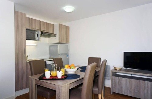 Auris Apartment | Wifi, ski-in/ski-out & foot of the slopes, fitness, swimming pool, terrace, balcony, tv, ski locker