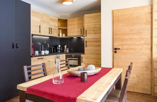 Les Boisses Apartment | Wifi, ski-in/ski-out & foot of the slopes, fitness, swimming pool, balcony, tv, ski locker, 75-80m²