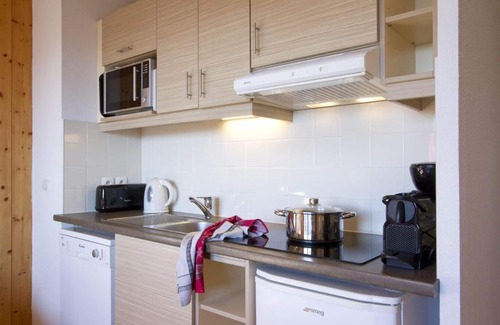 Valmeinier Apartment | Wifi, ski-in/ski-out & foot of the slopes, fitness, swimming pool, terrace, balcony, tv, ski locker