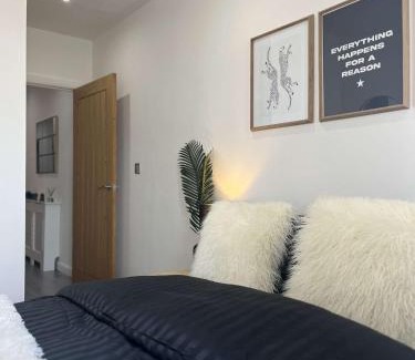 Leicester City Centre Apartment | Wild Central Double Suite - Ping Pong Table, Free Gym
